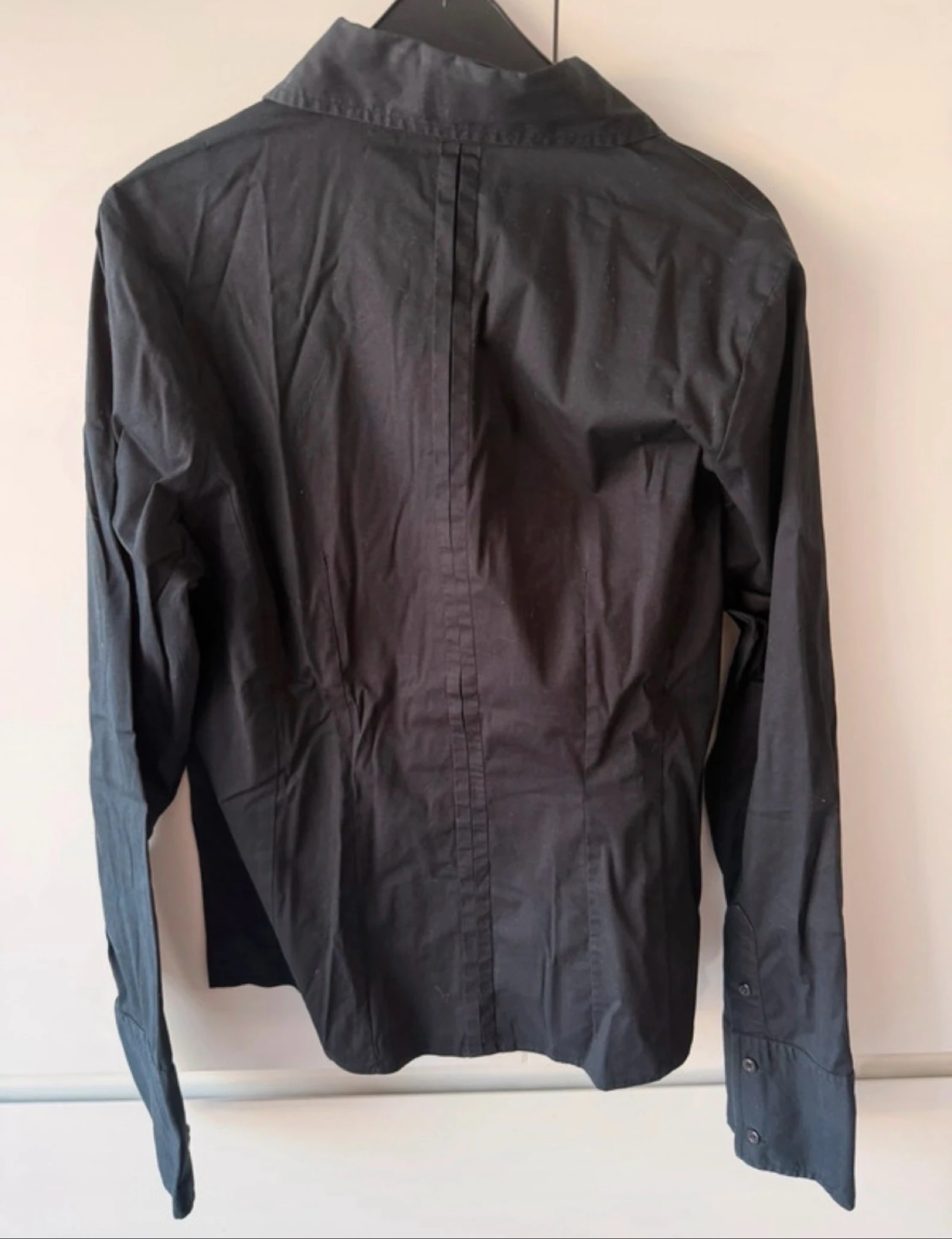 Camiseta branca e preta da Leuk – photo 3